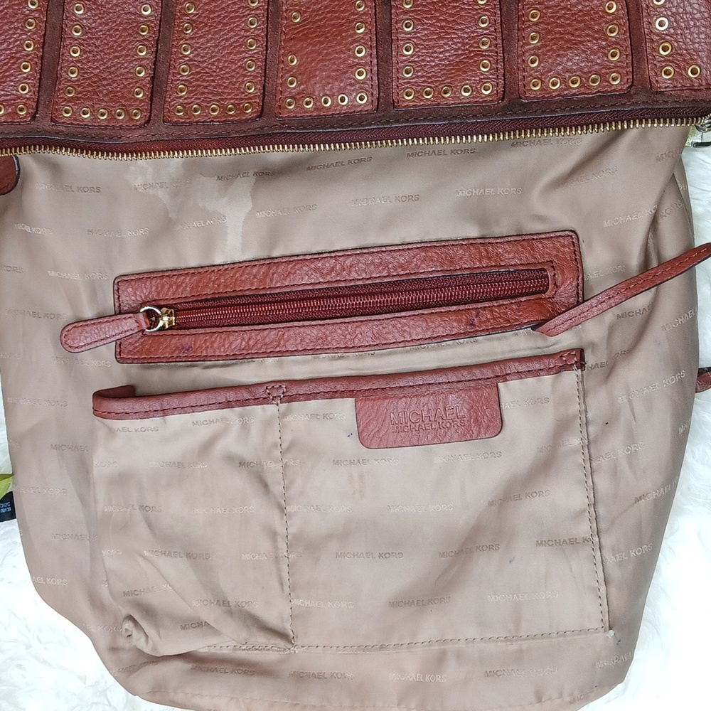 MICHAEL KORS CROSSBODY REDUCED FOR QUICK SALE - Picture 17 of 17